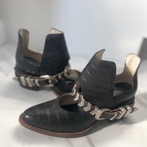 Free Bird • Discontinued Style• Blade